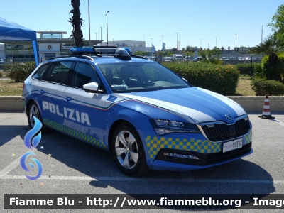 Skoda Superb Wagon III serie restyle
Polizia di Stato
Polizia Stradale
Decorazione Grafica Artlantis
POLIZIA M6394
Parole chiave: Skoda Superb_Wagon_IIIserie_restyle POLIZIAM6394