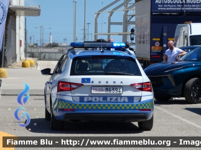 Skoda Superb Wagon III serie restyle
Polizia di Stato
Polizia Stradale
Decorazione Grafica Artlantis
POLIZIA M6394
Parole chiave: Skoda Superb_Wagon_IIIserie_restyle POLIZIAM6394