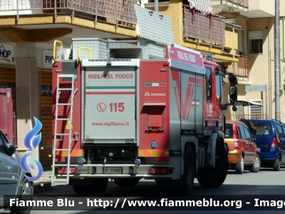 Iveco EuroCargo 120EL25 IV serie
Vigili del Fuoco
Comando Provinciale di Bari
AutoPompaSerbatoio allestimento Magirus
VF 31960
Parole chiave: Iveco Eurocargo_120EL25_IVserie VF31960