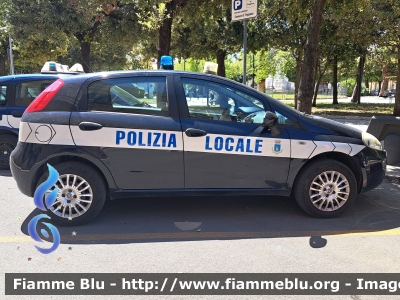 Fiat Punto Street
Polizia Locale
Comune di Triggiano (BA)
POLIZIA LOCALE YA 168 AA
Parole chiave: Fiat Punto_Street POLIZIALOCALEYA168AA