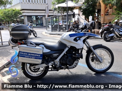 Bmw F650GS II serie
Polizia Locale
Comune di Bari (BA)
Parole chiave: Bmw F650GS_IIserie