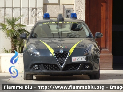 Alfa Romeo Nuova Giulietta restyle
Guardia di Finanza
Allestimento NCT Nuova Carrozzeria Torinese
Gdif 250 BN
Parole chiave: Alfa-Romeo Nuova Giulietta_restyle GdiF250BN