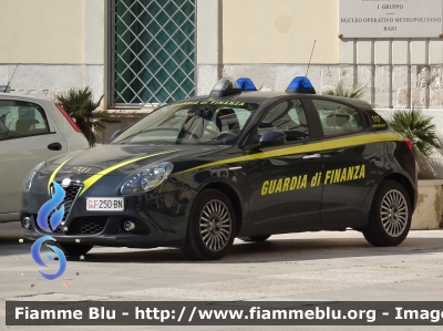 Alfa Romeo Nuova Giulietta restyle
Guardia di Finanza
Allestimento NCT Nuova Carrozzeria Torinese
Gdif 250 BN
Parole chiave: Alfa-Romeo Nuova Giulietta_restyle GdiF250BN