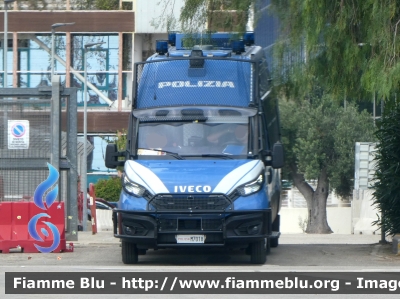 Iveco Daily VI serie restyle
Polizia di Stato
Reparto Mobile
Allestimento Sperotto
POLIZIA M7018
Parole chiave: Iveco Daily_VIserie_restyle POLIZIAM7018