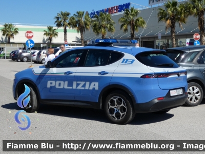 Alfa Romeo Tonale
Polizia di Stato
Squadra Volante
Allestimento FCA
POLIZIA M8072
Parole chiave: Alfa-Romeo Tonale POLIZIAM8072