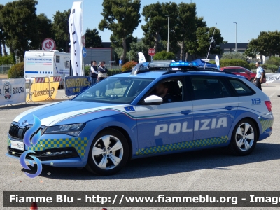 Skoda Superb Wagon III serie restyle
Polizia di Stato
Polizia Stradale
Decorazione Grafica Artlantis
POLIZIA M6394
Parole chiave: Skoda Superb_Wagon_IIIserie_restyle POLIZIAM6394