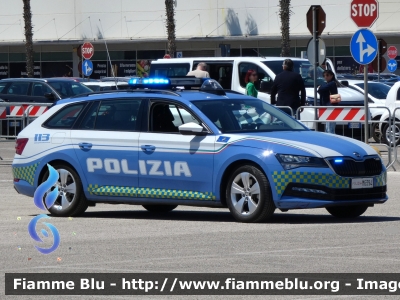 Skoda Superb Wagon III serie restyle
Polizia di Stato
Polizia Stradale
Decorazione Grafica Artlantis
POLIZIA M6394
Parole chiave: Skoda Superb_Wagon_IIIserie_restyle POLIZIAM6394