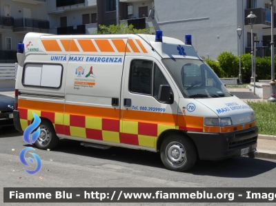 Fiat Ducato II serie
Operatori Emergenza Radio
Bisceglie (BT)
Unità Maxi Emergenze
Codice Automezzo: 70
Parole chiave: Fiat Ducato_IIserie Ambulanza