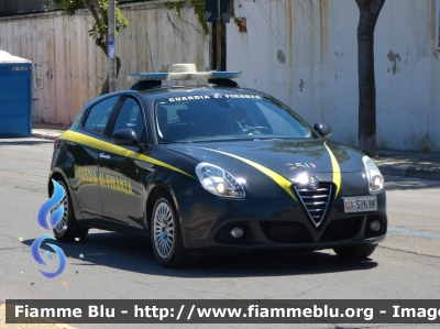 Alfa Romeo Nuova Giulietta
Guardia di Finanza
Allestimento NCT Nuova Carrozzeria Torinese
Decorazione Grafica Artlantis
GdiF 526 BK
Parole chiave: Alfa-Romeo Nuova Giulietta GdiF526BK