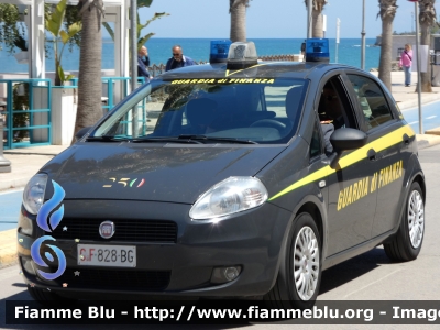 Fiat Grande Punto
Guardia di Finanza
GdiF 828 BG
Parole chiave: Fiat Grande_Punto GdiF828BG