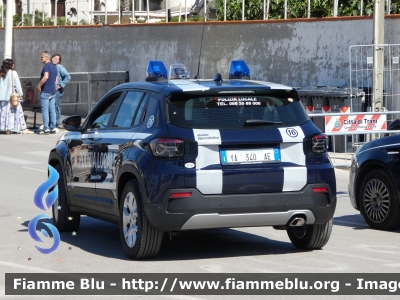 Jeep Avenger
Polizia Locale
Comune di Trani (BT)
Allestimento Futura Veicoli Speciali
Codice Automezzo: 16
POLIZIA LOCALE YA 340 AE
Parole chiave: Jeep Avenger POLIZIALOCALEYA340AE