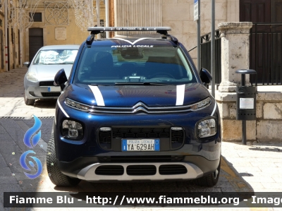 Citroen C3 Aircross III serie
Polizia Locale
Comune di Cassano delle Murge (BA)
Allestimento DMC Custom Tailored
Codice Automezzo: 3
POLIZIA LOCALE YA 629 AH
Parole chiave: Citroen C3_Aircross_IIIserie POLIZIALOCALEYA629AH