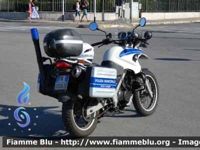 Bmw F650GS II serie
Polizia Locale
Comune di Bari (BA)
POLIZIA LOCALE YA 00063
Parole chiave: Bmw F650GS_IIserie POLIZIALOCALEYA00063