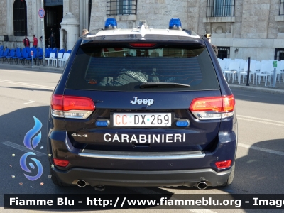 Jeep Grand Cherokee IV serie restyle
Carabinieri
Aliquote di Primo Intervento
Allestimento Repetti
CC DX 269
Parole chiave: Jeep Grand Cherokee_IVserie_restyle CCDX269