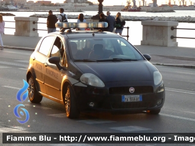 Fiat Grande Punto
Polizia Municipale
Comune di Bari (BA)
Codice Automezzo: 134
POLIZIA LOCALE YA 368 AK
Parole chiave: Fiat Grande_Punto POLIZIALOCALEYA368AK