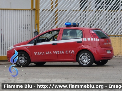 Fiat Grande Punto
Vigili del Fuoco
Comando Provinciale di Bari
Distaccamento Permanente di Corato
VF 25138
Parole chiave: Fiat Grande_Punto VF25138