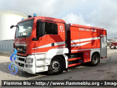 Man TGS 18.320 I serie
Vigili del Fuoco
Comando Provinciale di Bari
Distaccamento Permanente di Corato
AutoBottePompa allestimento Bai
VF 28563
Parole chiave: Man TGS_18.320_Iserie VF28563