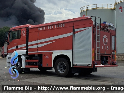 Man TGS 18.320 I serie
Vigili del Fuoco
Comando Provinciale di Bari
Distaccamento Permanente di Corato
AutoBottePompa allestimento Bai
VF 28563
Parole chiave: Man TGS_18.320_Iserie VF28563