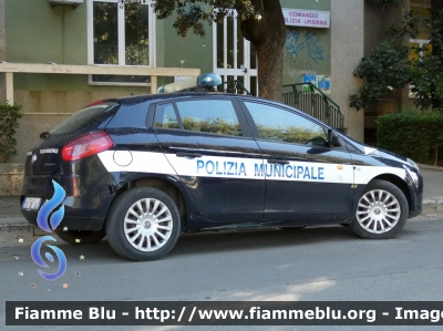 Fiat Nuova Bravo
Polizia Locale
Comune di Rutigliano (BA)
Codice Automezzo: 1
POLIZIA LOCALE YA 126 AA
Parole chiave: Fiat Nuova_Bravo POLIZIALOCALEYA126AA