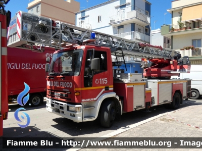 Iveco EuroFire 150E28 I serie
Vigili del Fuoco
Comando Provinciale di Barletta-Andria-Trani
AutoScala
Allestimento Magirus
VF 21914
Parole chiave: Iveco EuroFire 150E28_Iserie VF21914