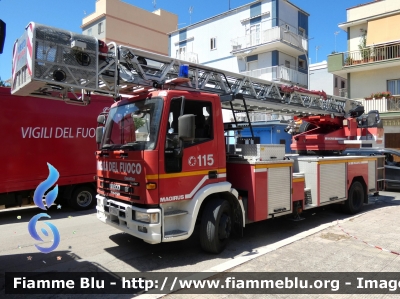 Iveco EuroFire 150E28 I serie
Vigili del Fuoco
Comando Provinciale di Barletta-Andria-Trani
AutoScala
Allestimento Magirus
VF 21914
Parole chiave: Iveco EuroFire 150E28_Iserie VF21914