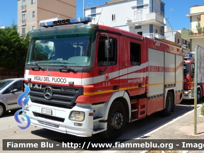 Mercedes-Benz Actros 1841 II serie
Vigili del Fuoco
Comando Provinciale di Barletta-Andria-Trani
AutoPompaSerbatoio
Allestimento Bai
VF 22598
Parole chiave: Mercedes-Benz Actros_1841_IIserie VF22598