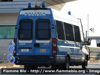 Iveco Daily IV serie
Polizia di Stato
Reparto Mobile
IX Reparto Mobile Bari
Allestimento Sperotto
Decorazione Grafica Artlantis
POLIZIA H1539
Parole chiave: Iveco Daily_IVserie POLIZIAH1539