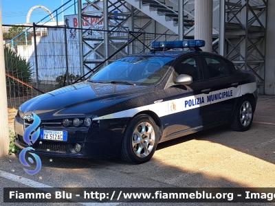 Alfa Romeo 159
Polizia Locale
Comune di Bari
Codice Automezzo: 88
POLIZIA LOCALE YA 512 AG
Parole chiave: Alfa-Romeo 159 POLIZIALOCALEYA512AG