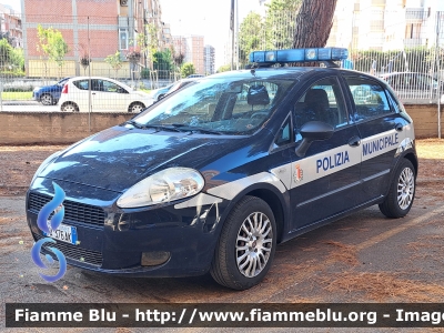 Fiat Grande Punto
Polizia Locale
Comune di Bari
Codice Automezzo: 141
POLIZIA LOCALE YA 376 AK
Parole chiave: Fiat Grande_Punto POLIZIALOCALEYA376AK