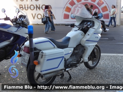 Moto Guzzi V75
Polizia Municipale
Comune di Bari
*Mezzo Storico*
Parole chiave: Moto-Guzzi V75 FieraDelLevante2024