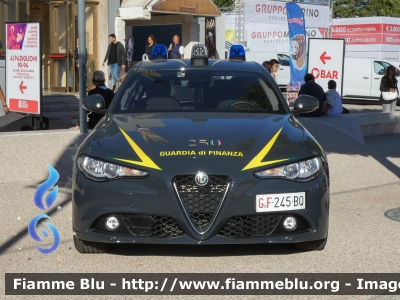 Alfa Romeo Nuova Giulia
Guardia di Finanza
Allestimento FCA
Decorazione Grafica Artlantis
GdiF 245 BQ
Parole chiave: Alfa-Romeo Nuova Giulia GdiF245BQ FieraDelLevante2024