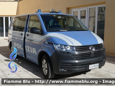 Volkswagen Transporter T6.1
Polizia di Stato
Unita' Cinofile
Allestimento BAI
POLIZIA M4595
Parole chiave: Volkswagen Transporter_T6.1 POLIZIAM4595 FieraDelLevante2024