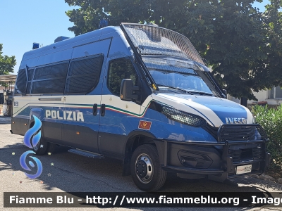 Iveco Daily VI serie restyle
Polizia di Stato
Reparto Mobile
IX Reparto Mobile Bari
Allestimento Sperotto
POLIZIA M7025
Parole chiave: Iveco Daily_VIserie_restyle POLIZIAM7025