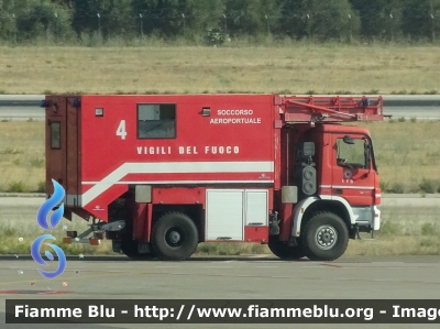 Mercedes-Benz Actros 1844 4x4 II serie
Vigili del Fuoco
Comando Provinciale di Bari
Distaccamento Aeroportuale di Bari-Palese
Automezzo Soccorso Aeroportuale
Allestimento BAI
VF 24818
Parole chiave: Mercedes-Benz Actros_1844_4x4_IIserie VF24818