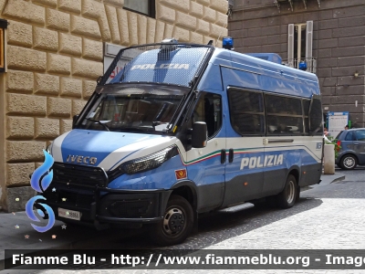 Iveco Daily VI serie restyle
Polizia di Stato
Reparto Mobile
IV Reparto Mobile Napoli
Allestimento Sperotto
POLIZIA M8866
Parole chiave: Iveco Daily_VIserie_restyle POLIZIAM8866