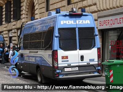 Iveco Daily VI serie restyle
Polizia di Stato
Reparto Mobile
IV Reparto Mobile Napoli
Allestimento Sperotto
POLIZIA M8866
Parole chiave: Iveco Daily_VIserie_restyle POLIZIAM8866