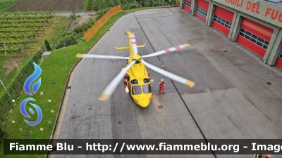 Agusta Westland AW139
Vigili del Fuoco
Corpo Permanente di Trento
Nucleo Elicotteri
I-TNDD
Parole chiave: Agusta-Westland AW139 I-TNDD