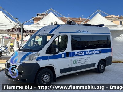 Peugeot Boxer III serie
Polizia Municipale
Comune di L’Aquila
Unità Mobile
Allestimento Bertazzoni
POLIZIA LOCALE YA 609 AJ

Parole chiave: Peugeot_Boxer