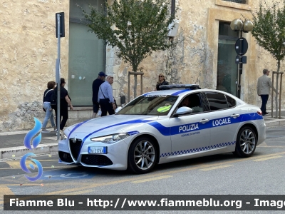 Alfa Romeo Nuova Giulia
Polizia locale
Comune di Matera
Allestimento Bertazzoni
Polizia locale YA 217AV
Parole chiave: Alfa_Romeo_Nuova_Giulia POLIZIALOCALEYA217AV