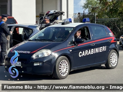 Fiat Punto VI serie
Carabinieri
Polizia Militare presso Aeronautica Militare
CC CR 406
Parole chiave: Fiat_Punto CCCR406