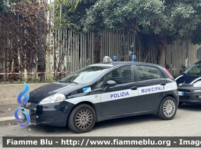 Fiat Grande Punto 
Polizia Municipale
Comune di Luzzi (CS)
Codice automezzo: 1
POLIZIA LOCALE YA 713 AG
Parole chiave: Fiat_Grande_Punto POLIZIALOCALEYA713AG