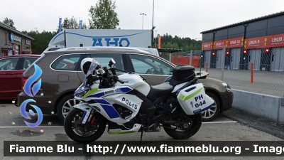 ??
Suomi - Finland - Finlandia
Poliisi - Polis - Polizia
