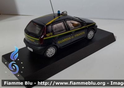 Fiat Punto II serie
Guardia di Finanza
Modello elaborato in scala 1:43
Parole chiave: Fiat_Punto_II_serie