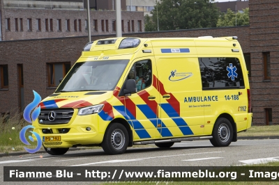 Mercedes-Benz Sprinter IV serie
Nederland - Paesi Bassi
Regionale Ambulance Voorziening (RAV) Region 14 Gooi en Vechtstreek
Parole chiave: Ambulanza Ambulance