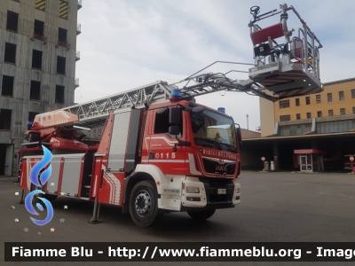 Man TGM 18.320 III serie
Vigili del Fuoco
Comando Provinciale di Milano
Autoscala articolata L42A-XS da 42 metri
Allestimento BAI - Metz
VF 30057
Parole chiave: Man TGM_18.320_IIIserie VF30057