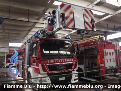 Man TGM 18.320 III serie
Vigili del Fuoco
Comando Provinciale di Milano
Autoscala articolata L42A-XS da 42 metri
Allestimento BAI - Metz
VF 30057
Parole chiave: Man TGM_18.320_IIIserie VF30057