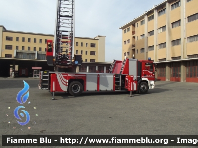 Man TGM 18.320 III serie
Vigili del Fuoco
Comando Provinciale di Milano
Autoscala articolata L42A-XS da 42 metri
Allestimento BAI - Metz
VF 30057
Parole chiave: Man TGM_18.320_IIIserie VF30057